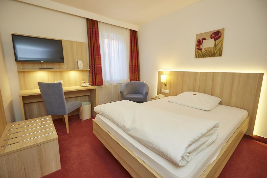 Trochtelfingen Hotel Roessle מראה חיצוני תמונה